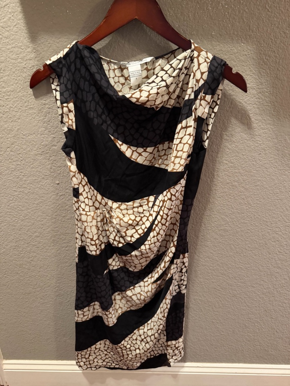 Diane Von Furstenberg silk dress brown black pattern sheath drape cocktail